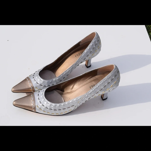 VanEli pointy toe pumps - Picture 1 of 8
